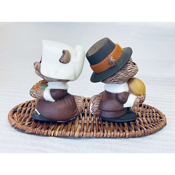 Vintage Hallmark Fall Harvest Pilgrim Chipmunk Salt & Pepper Shakers w/ Tray - Picture 5 of 11